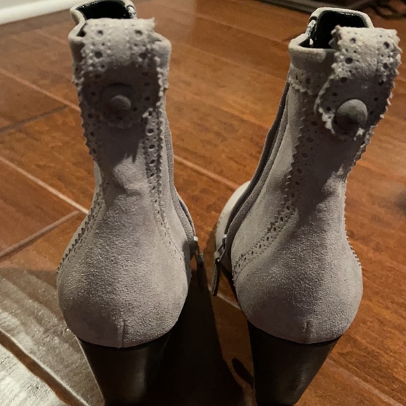 Unusual suede designer booties - Picture 3 of 5
